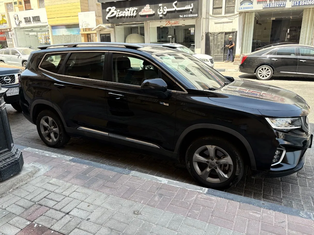 Car image 3