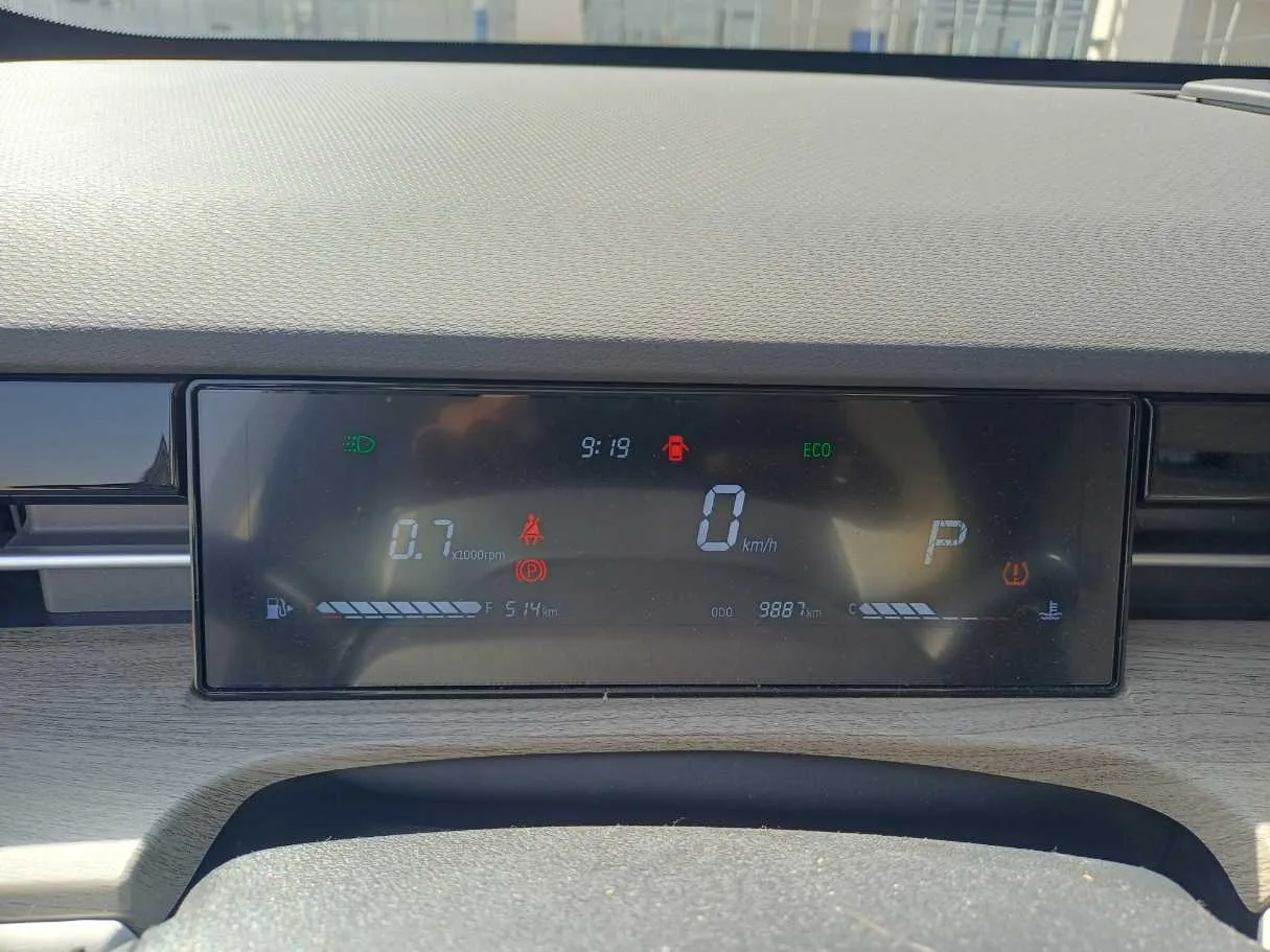 Car image 18