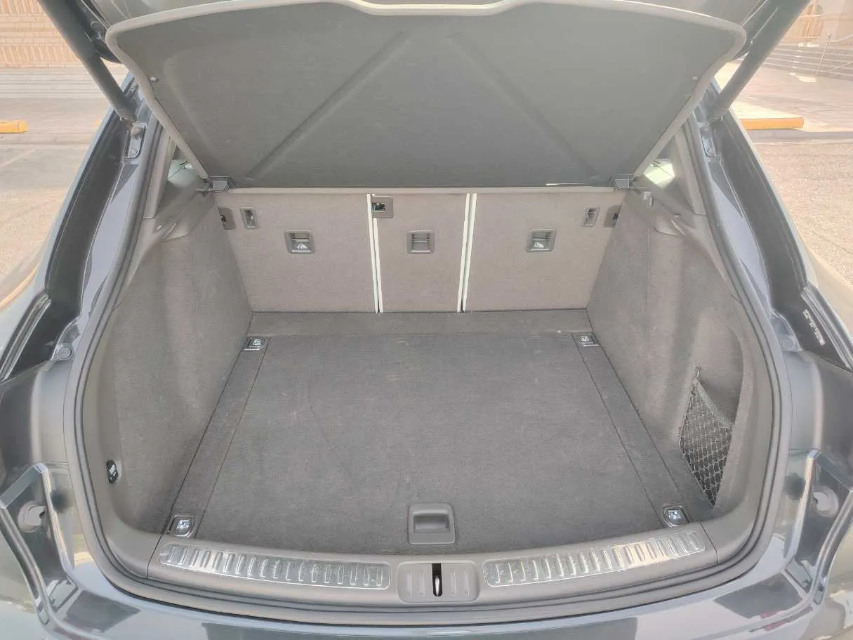 Car image 25