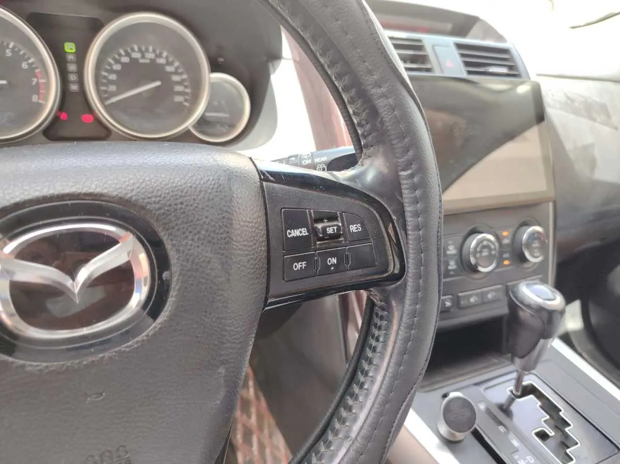 Car image 25