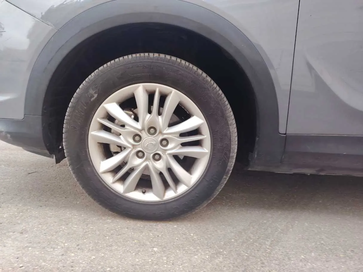 Car image 10