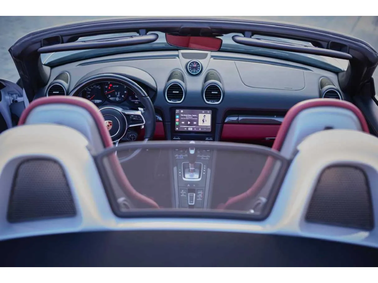 Car image 11