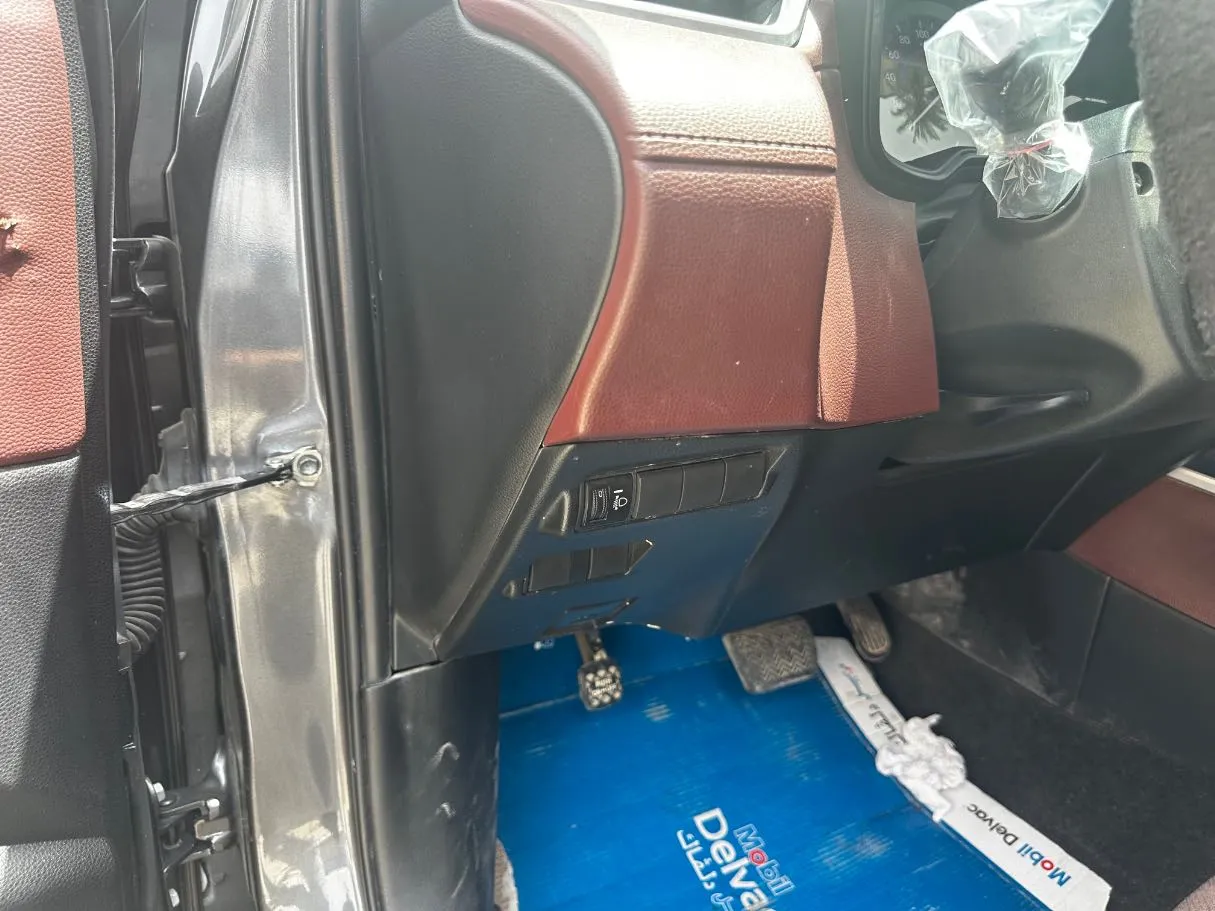 Car image 26