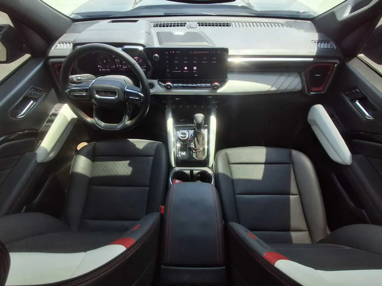 Car image 15