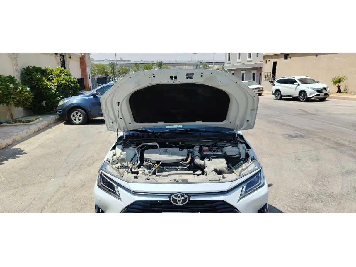 Car image 30