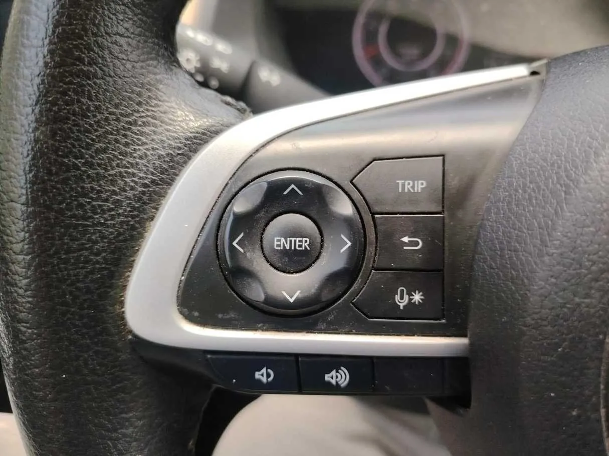 Car image 32