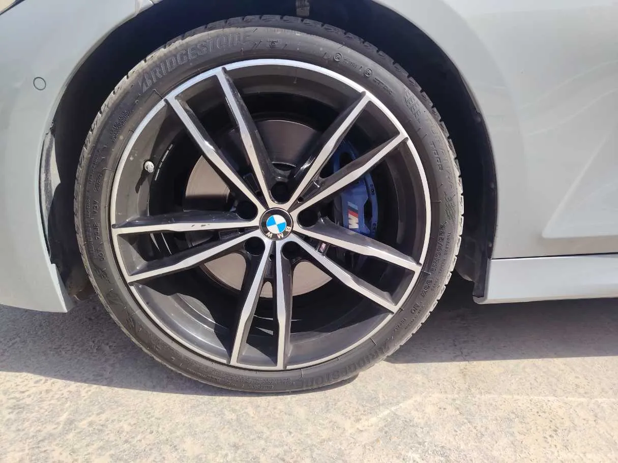 Car image 10