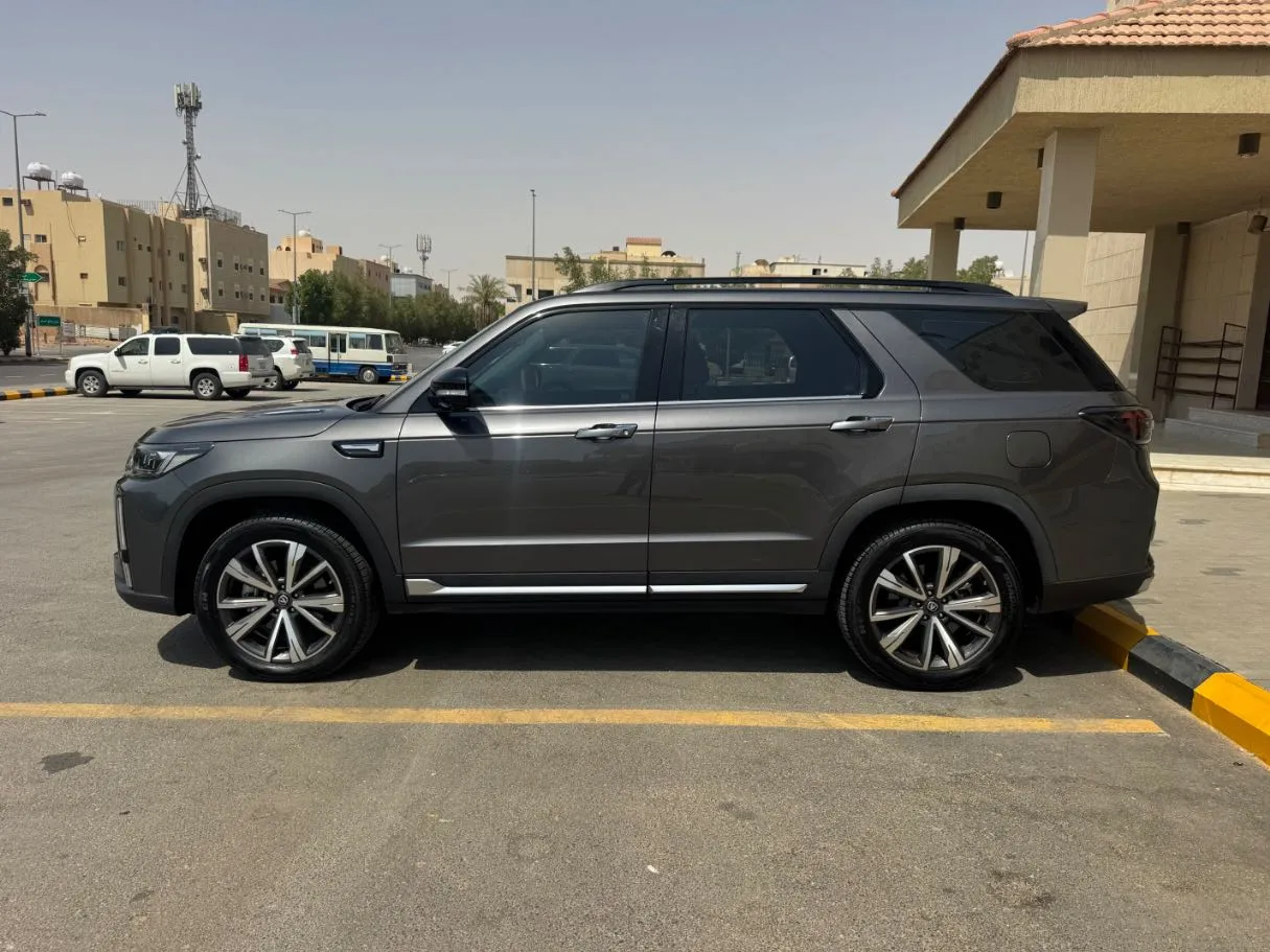Car image 8