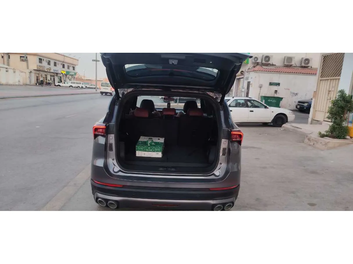 Car image 18
