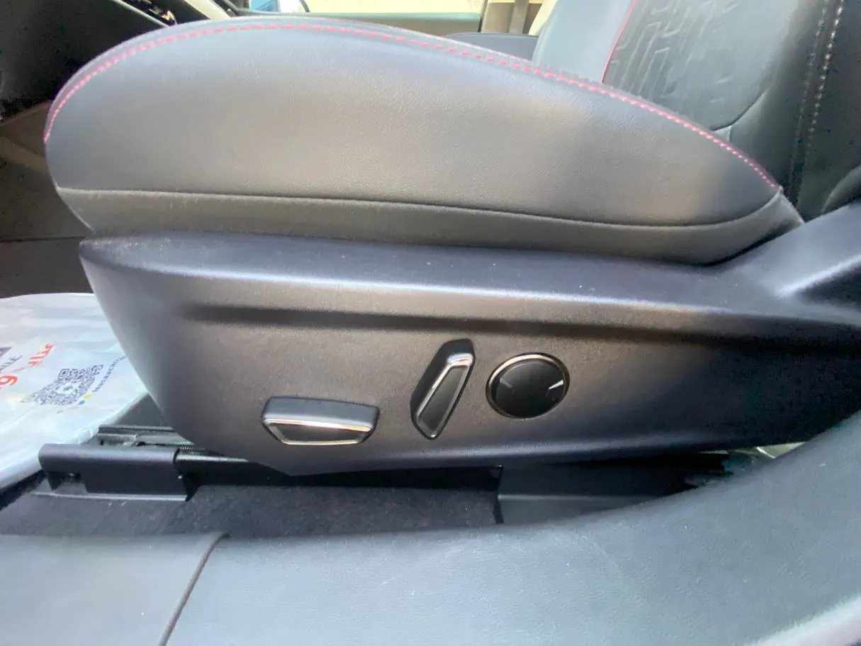 Car image 23