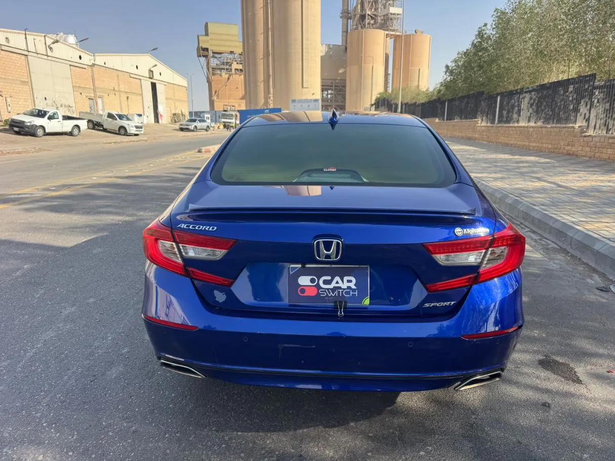 Car image 6