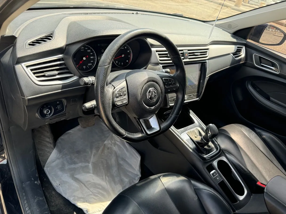 Car image 11