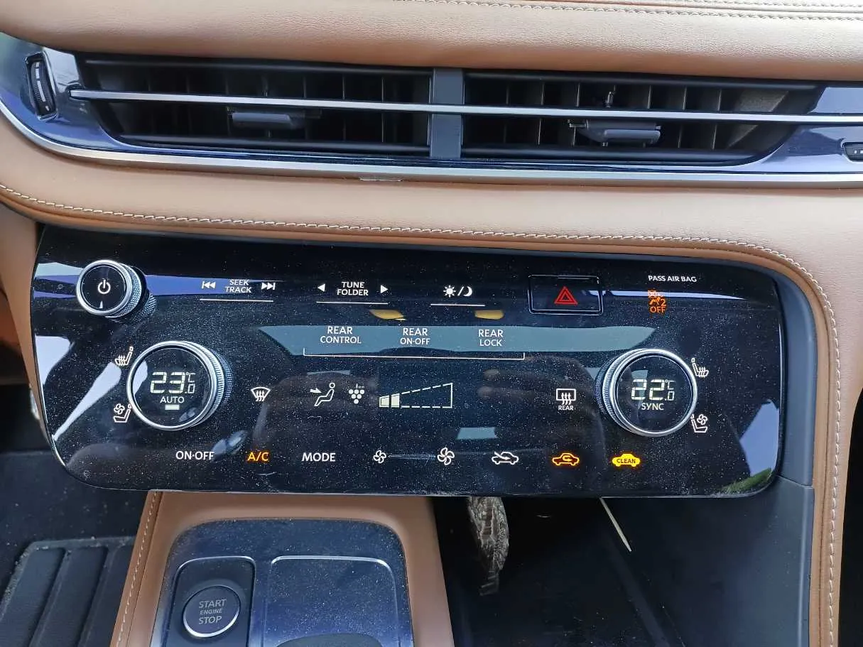 Car image 28