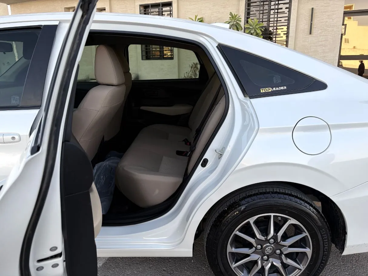 Car image 16