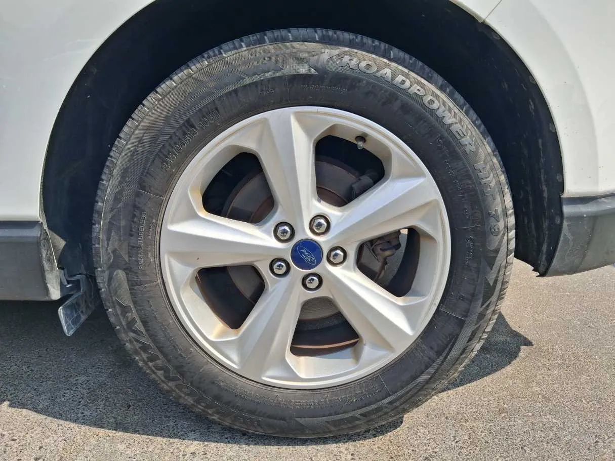 Car image 6