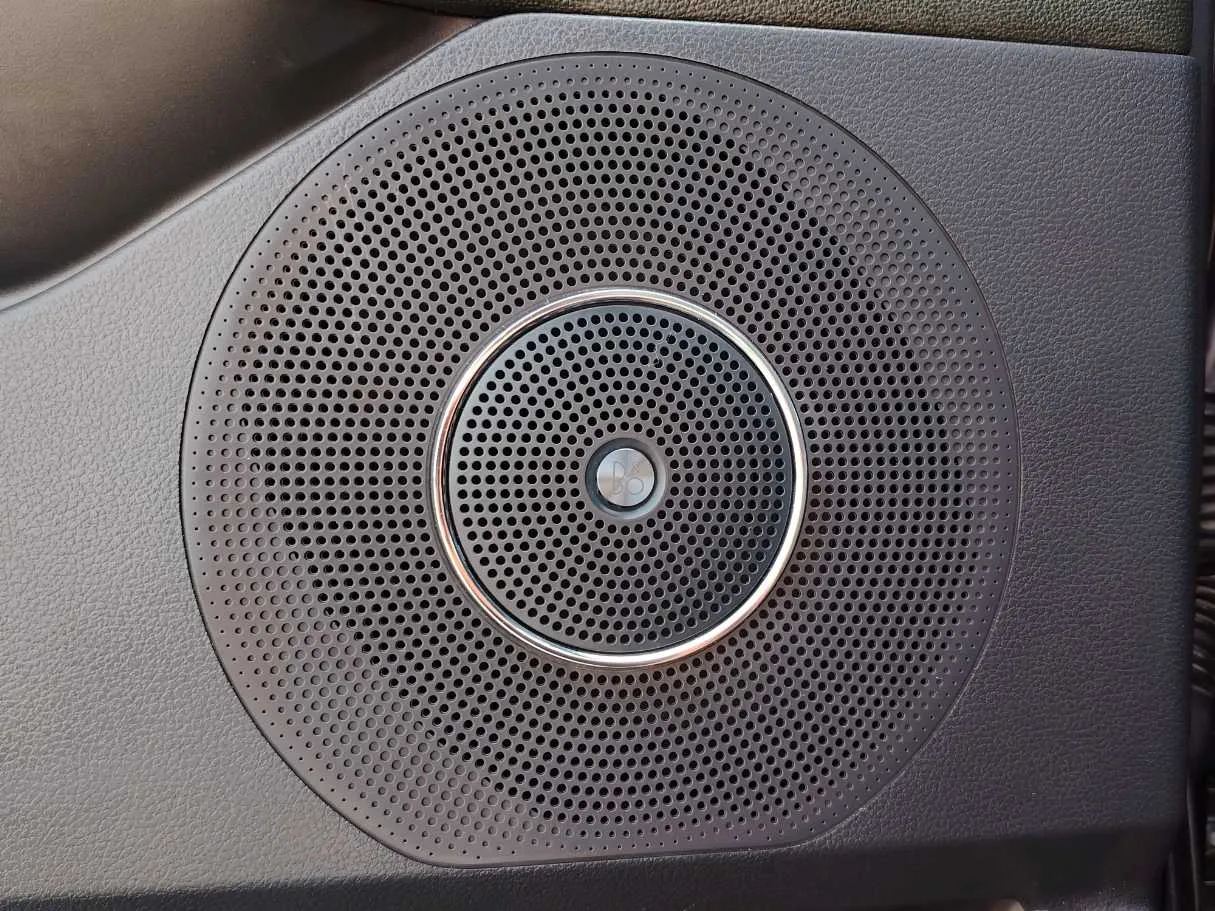 Car image 32