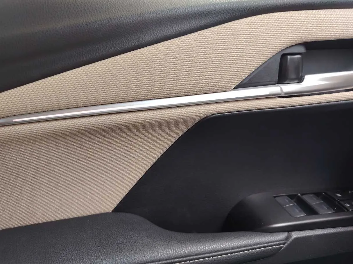 Car image 32