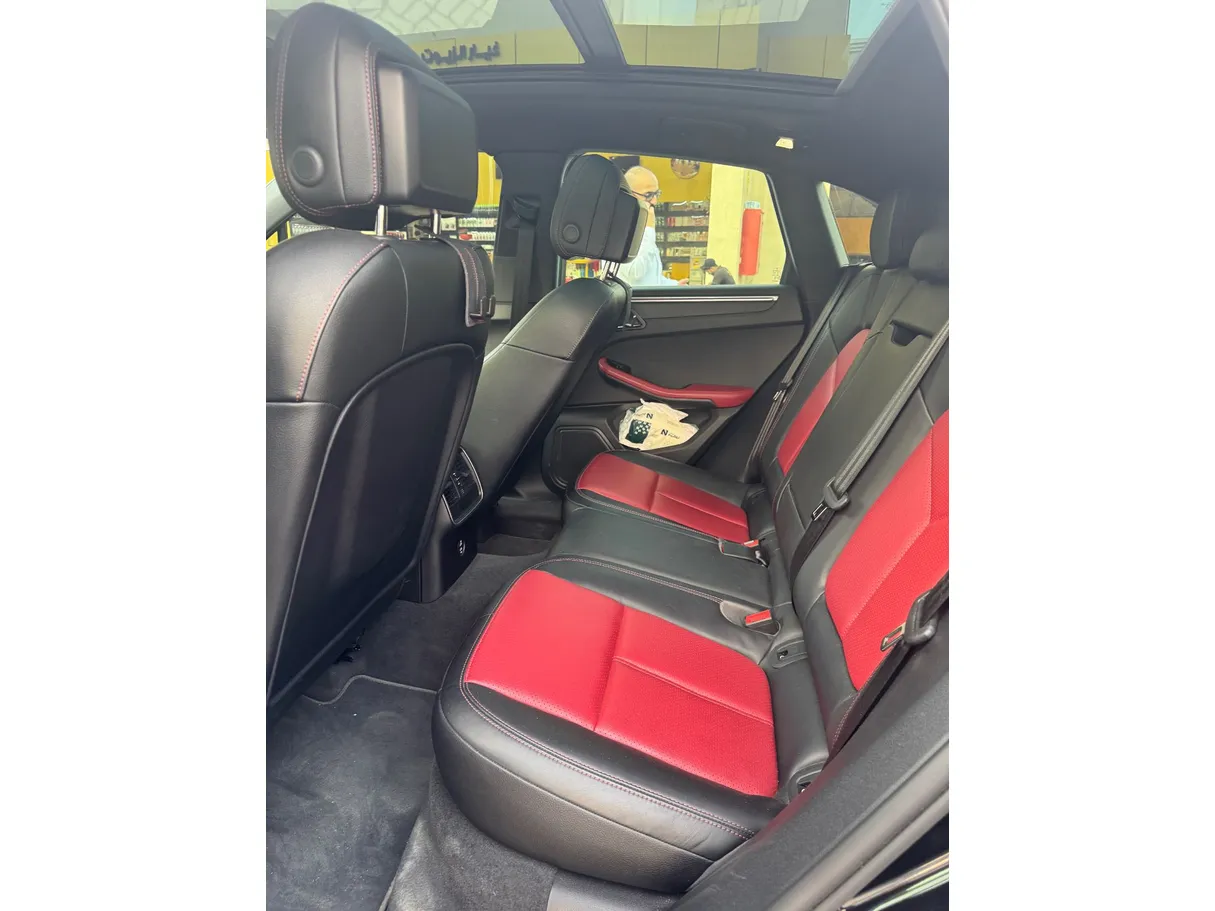 Car image 14