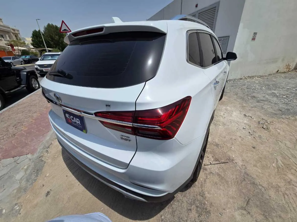 Car image 5