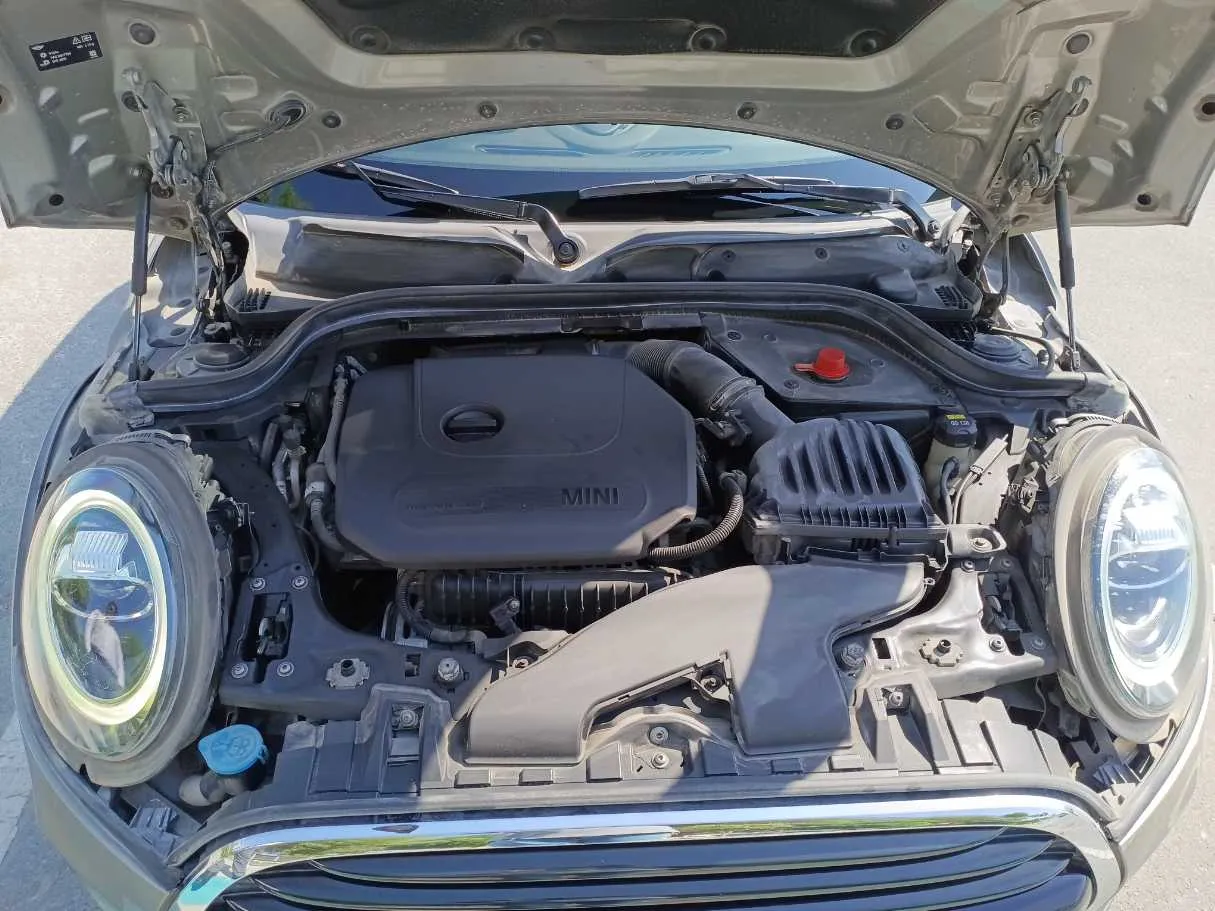 Car image 21