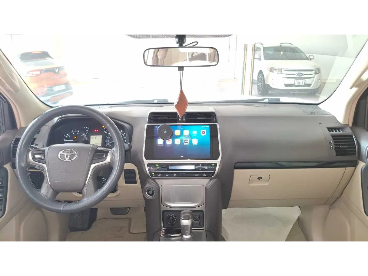 Car image 18
