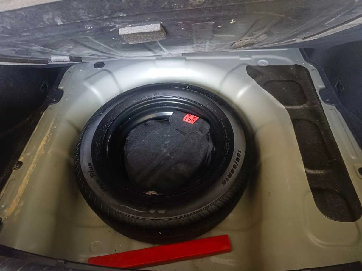 Car image 23