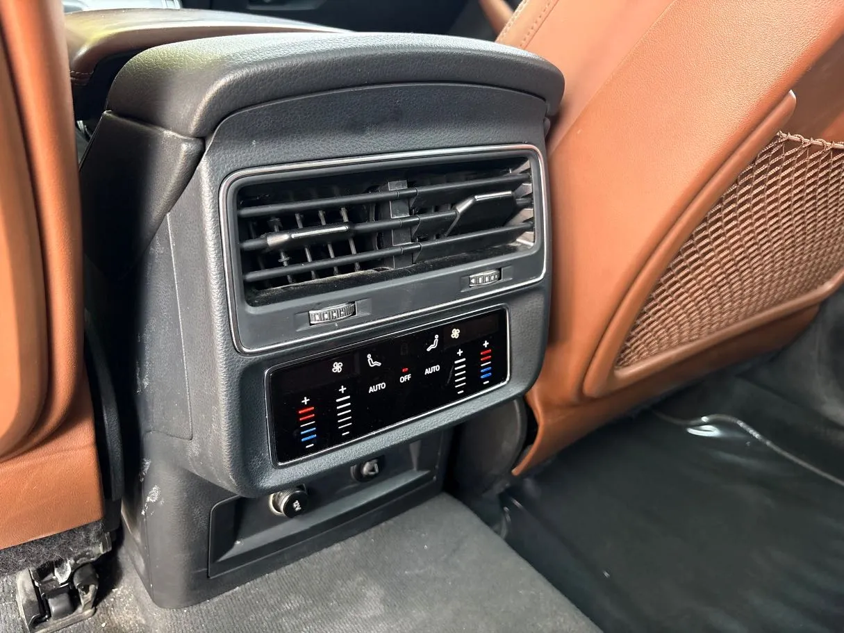 Car image 29