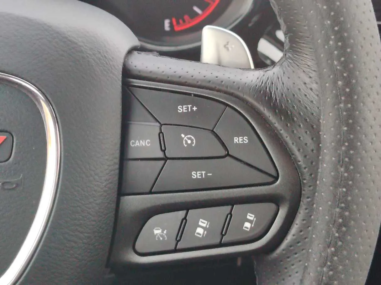 Car image 32