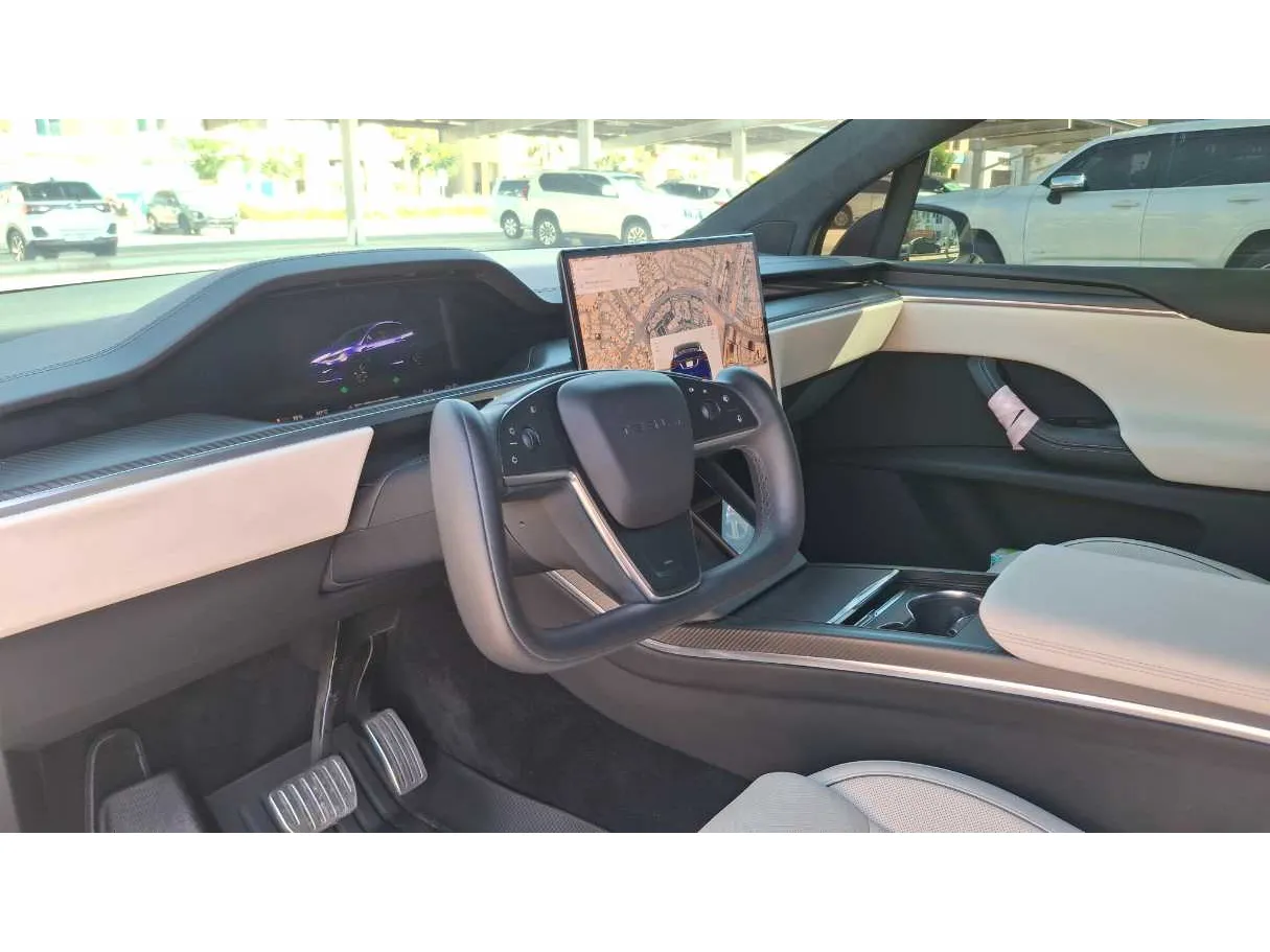 Car image 13