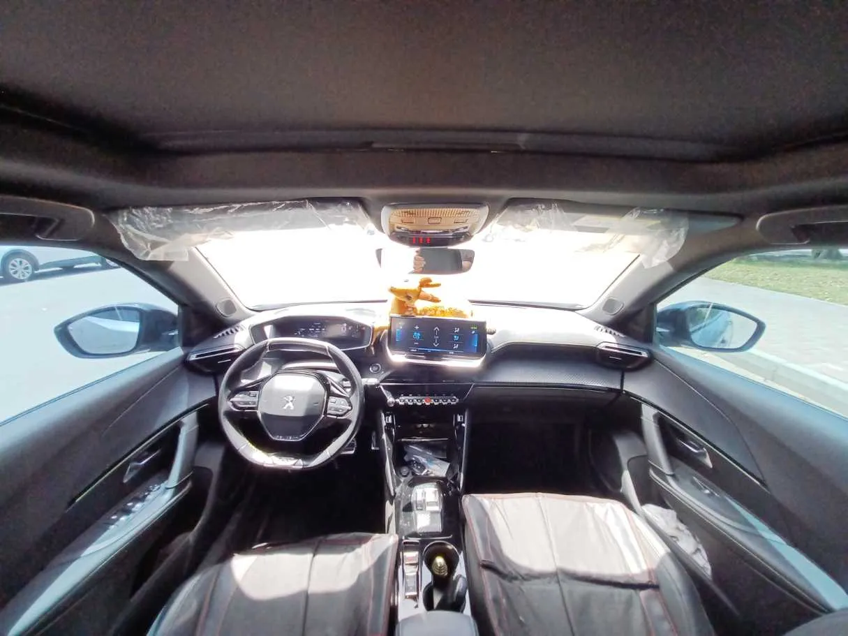 Car image 11