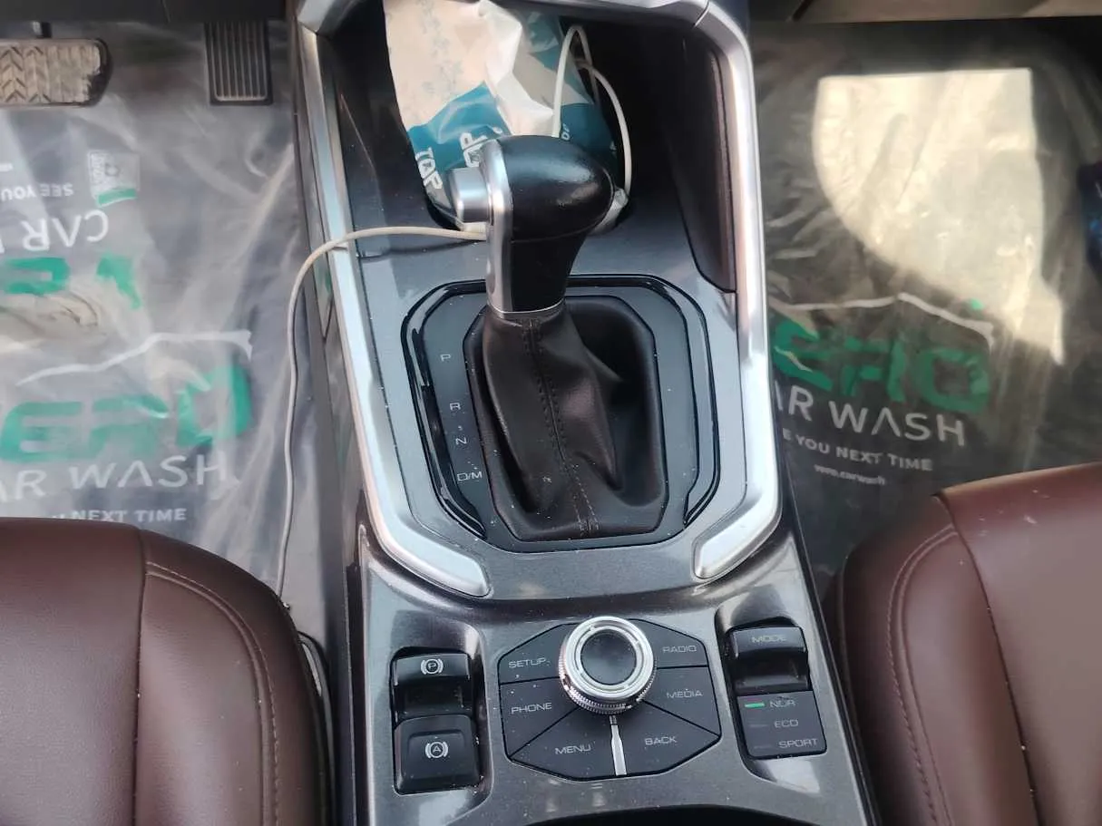 Car image 16