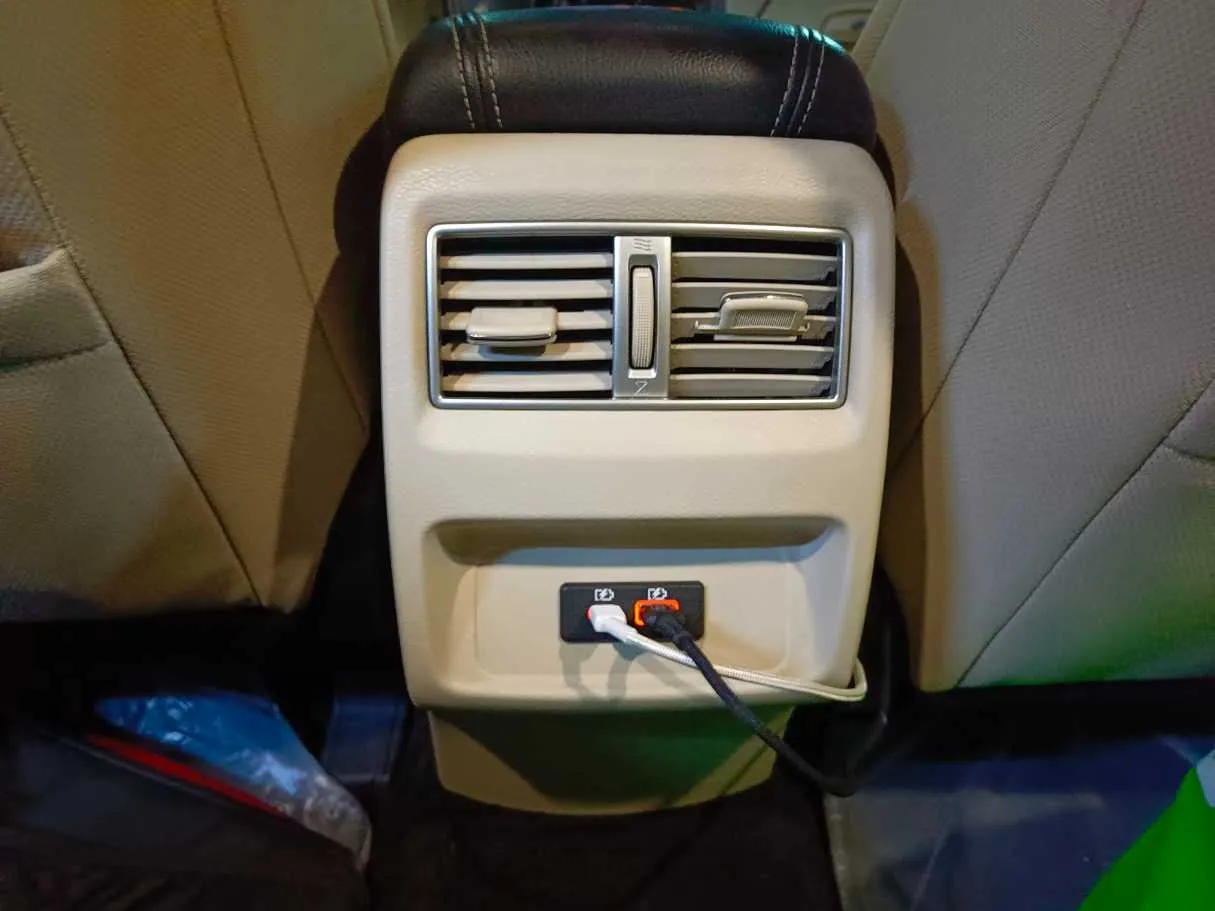 Car image 32