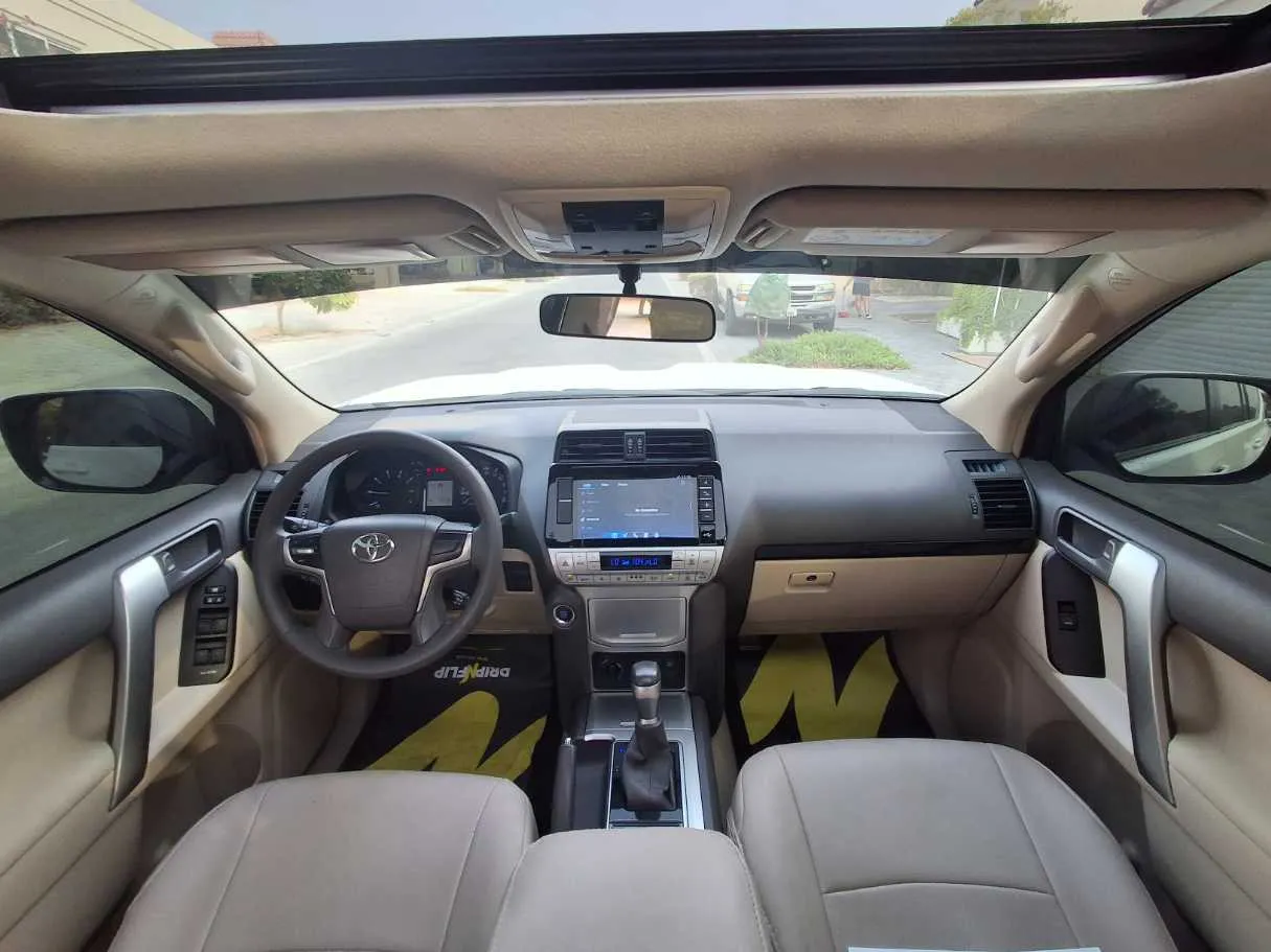 Car image 18