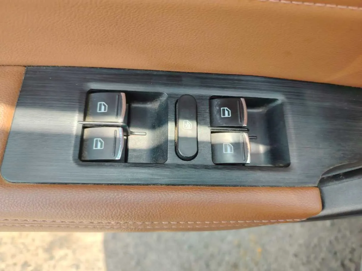 Car image 33