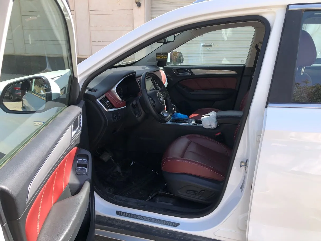 Car image 12