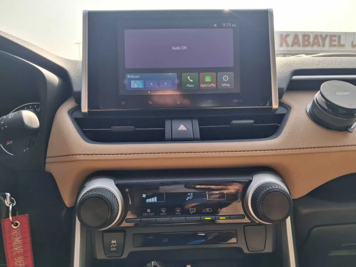 Car image 16
