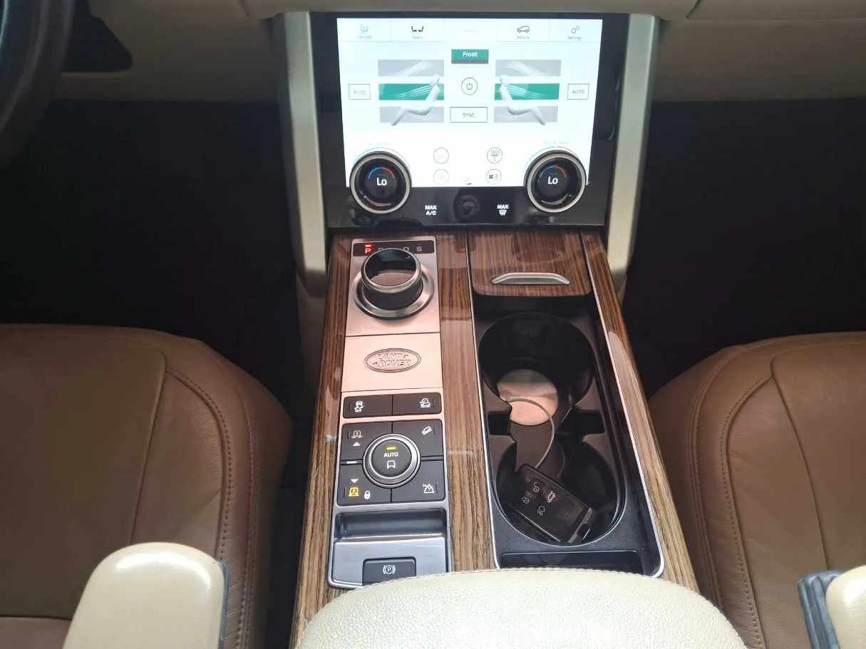 Car image 16