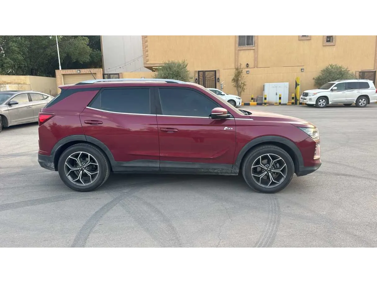 Car image 4