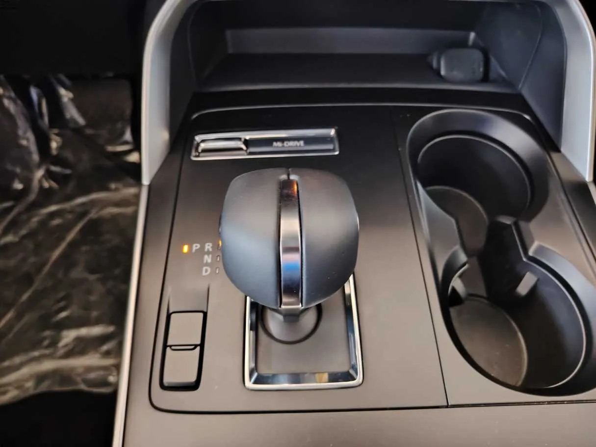 Car image 24