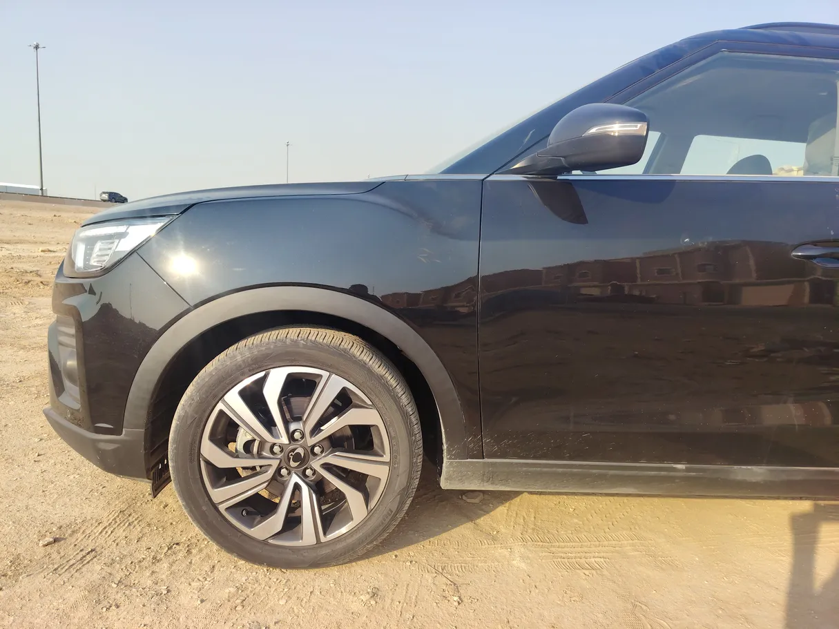 Car image 9