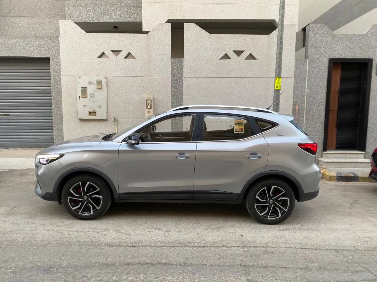 Car image 7