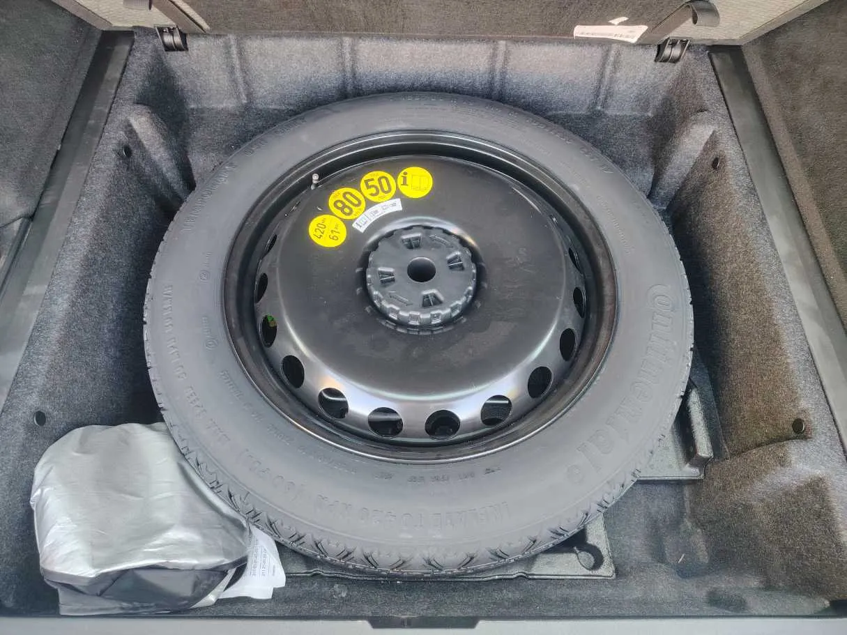 Car image 36