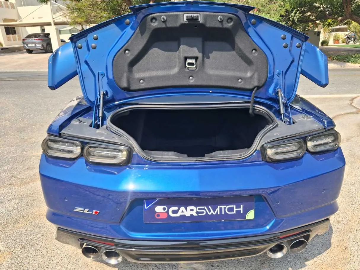 Car image 18