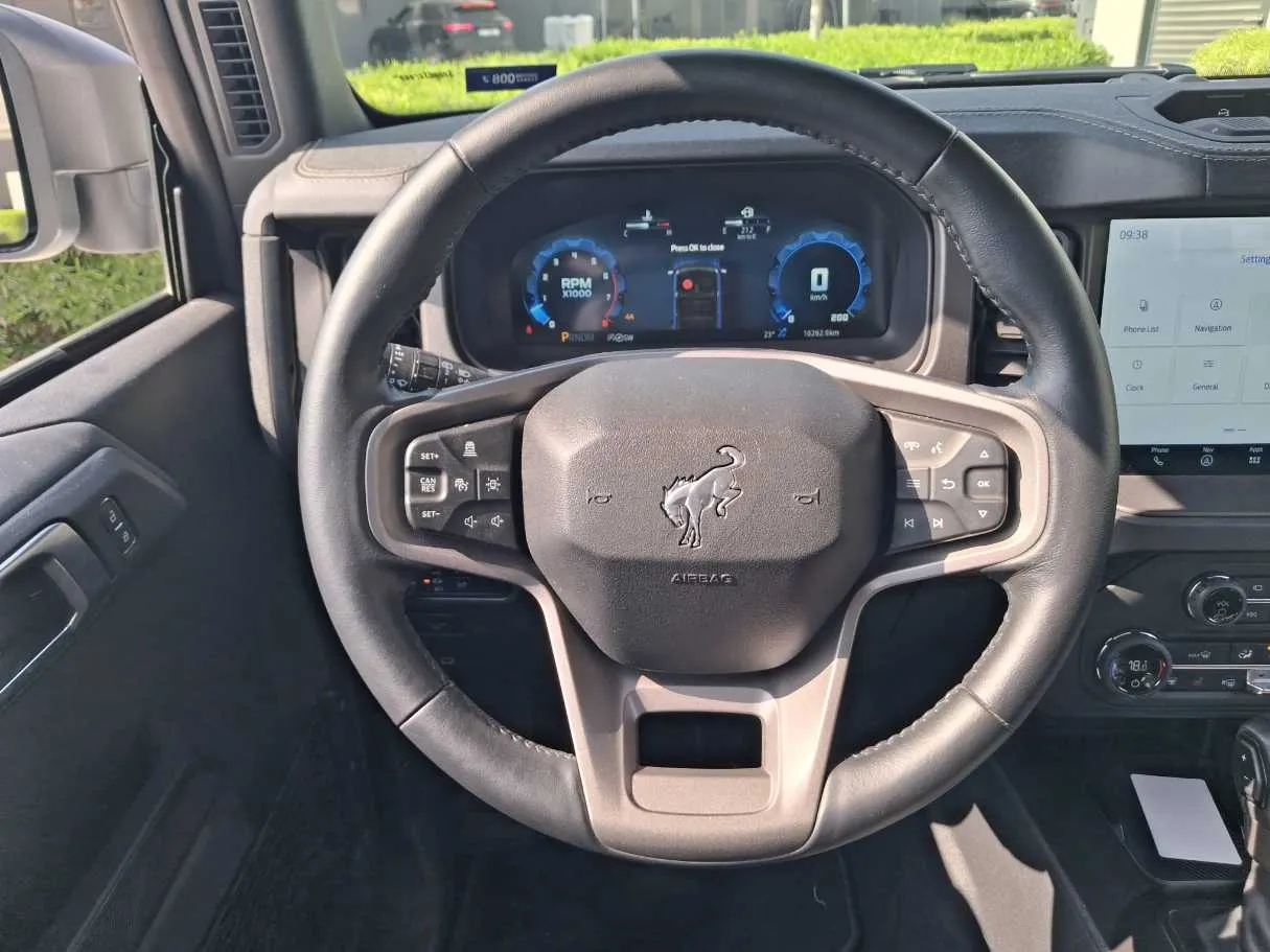 Car image 18