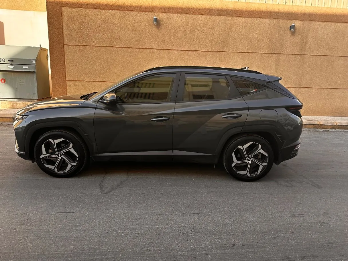 Car image 8