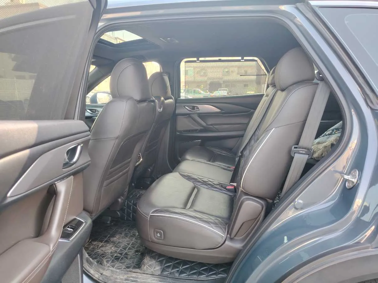 Car image 16