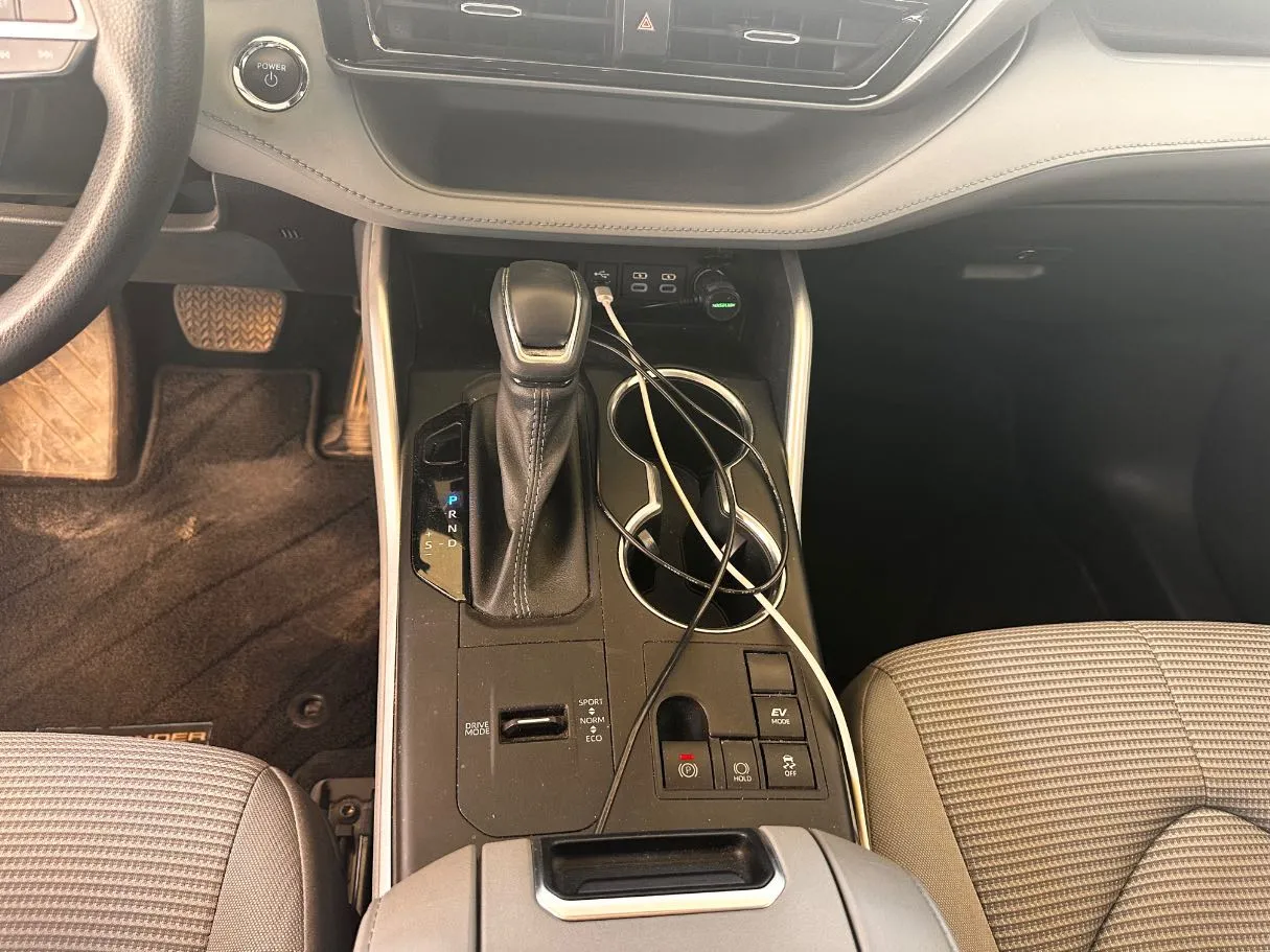 Car image 18