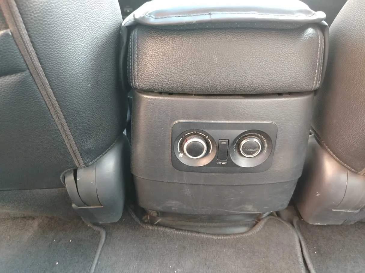 Car image 32