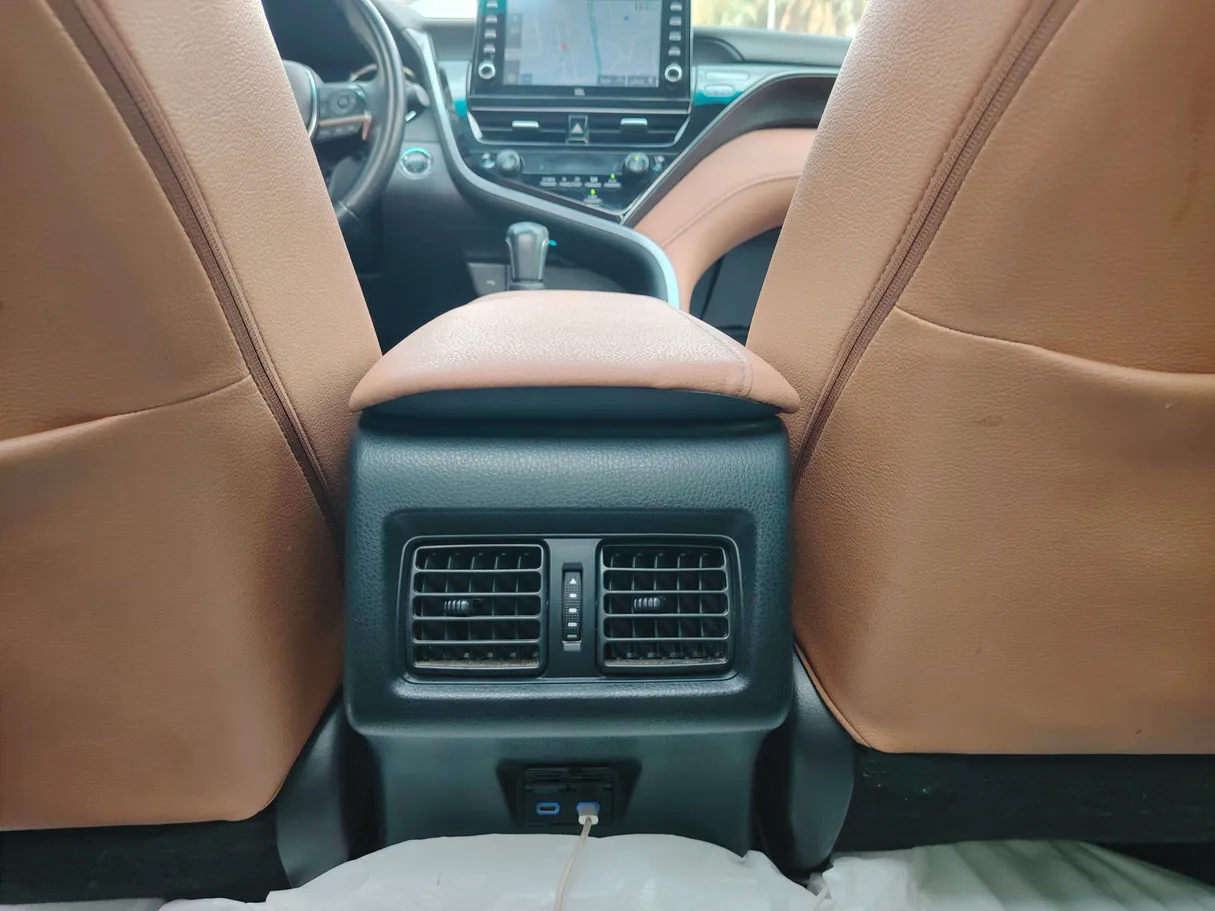 Car image 24