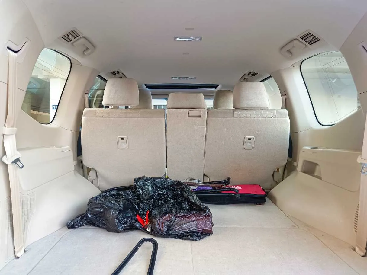 Car image 30